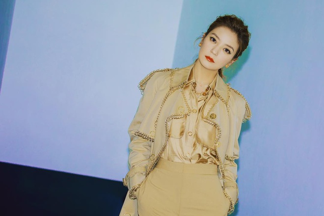 Triệu Vy bị gạch tên ở showbiz và bồi thường hàng triệu USD