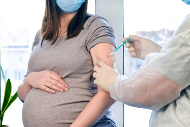 4 điều cần biết cho phụ nữ mang thai tiêm vaccine COVID-19