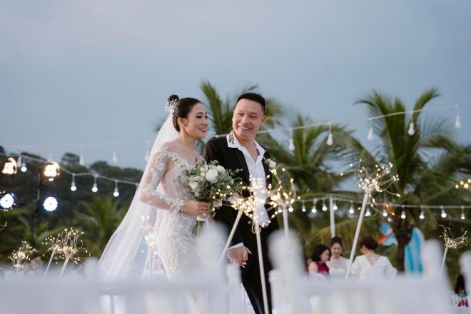 Á Hậu Hoàng Thiên Ngân tổ chức Đám cưới lãng mạn trên bãi biển Tuần Châu Hạ Long