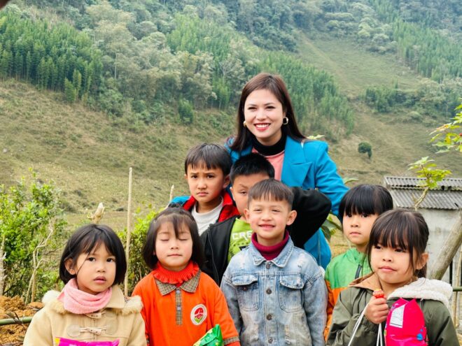 Hoa hậu thiện nguyện Thùy Dung – hoa hậu doanh nhân Châu Á 2022 “trao yêu thương cho trẻ em, sự thịnh vượng nằm ở tương lai”