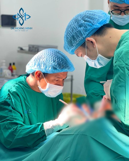Bác sĩ Hoàng Minh: Người hùng thầm lặng phía sau vẻ đẹp hoàn hảo 8 Picture26