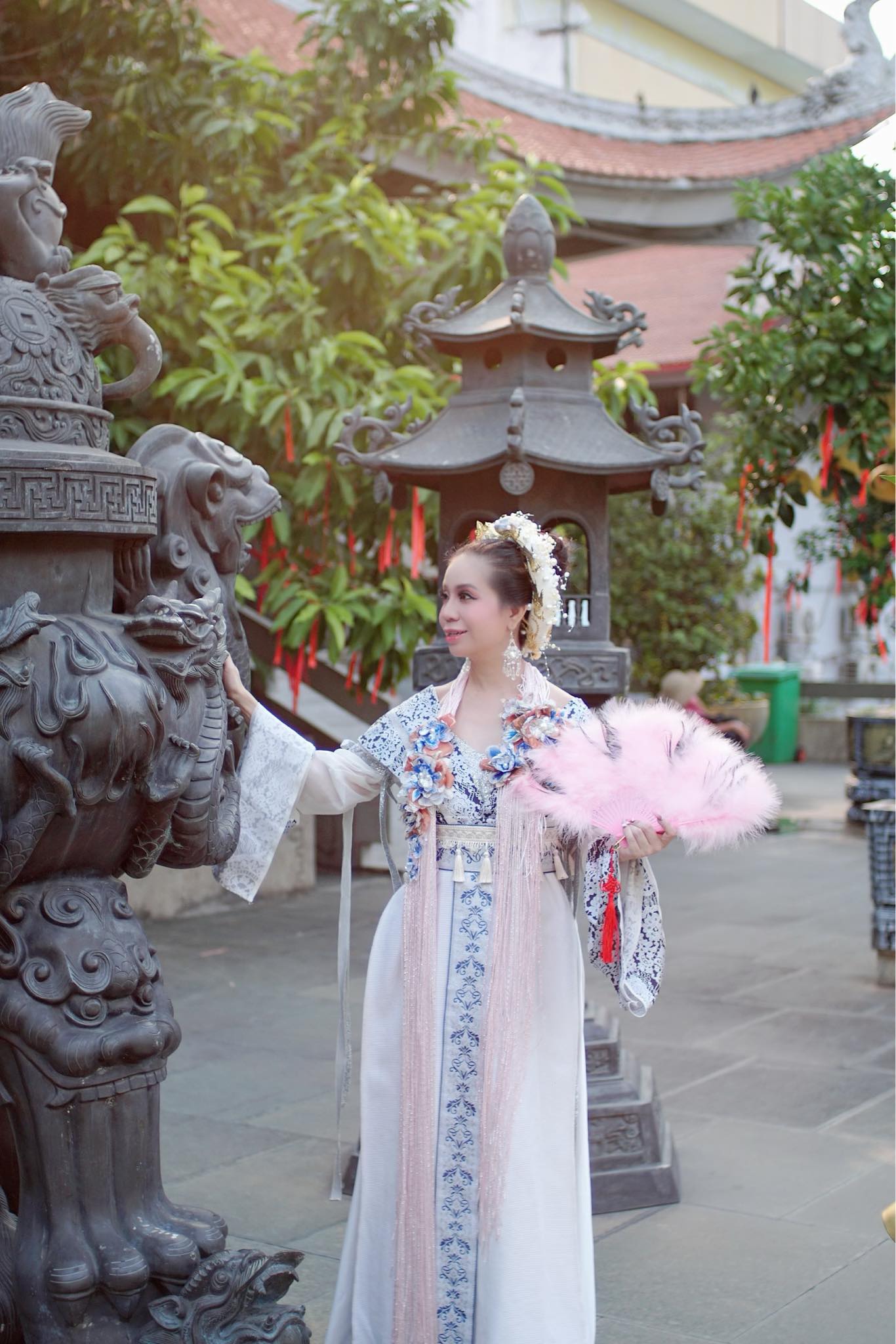 thanh hang ao dai3