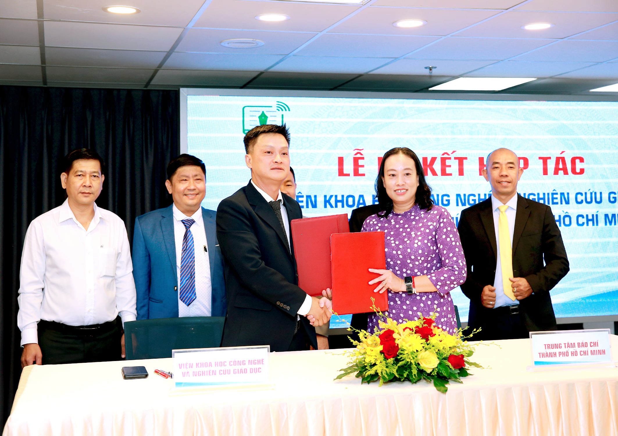 Hoa khôi Tài Năng Ellis Đậu Tuyết liên tục tham gia các sự kiện kết nối giao lưu Doanh nhân, Doanh nghiệp 8 45c99543 829d 40b9 8b4a 2caf24f2b2e1 1 Copy