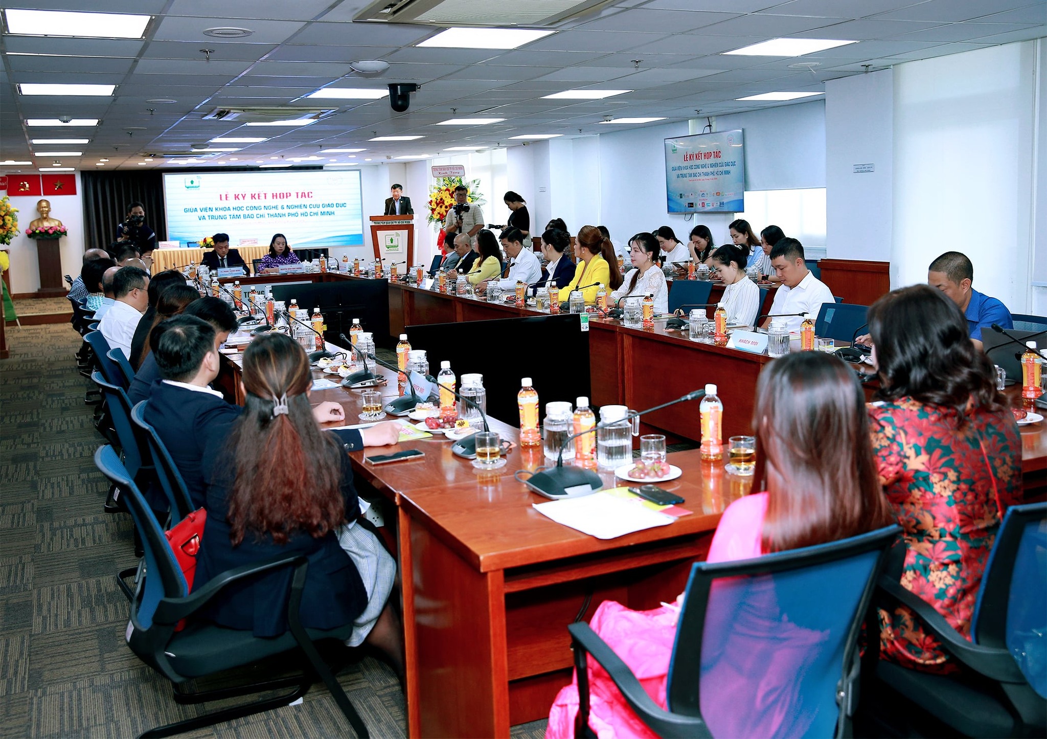 Hoa khôi Tài Năng Ellis Đậu Tuyết liên tục tham gia các sự kiện kết nối giao lưu Doanh nhân, Doanh nghiệp 6 dau tuyet5