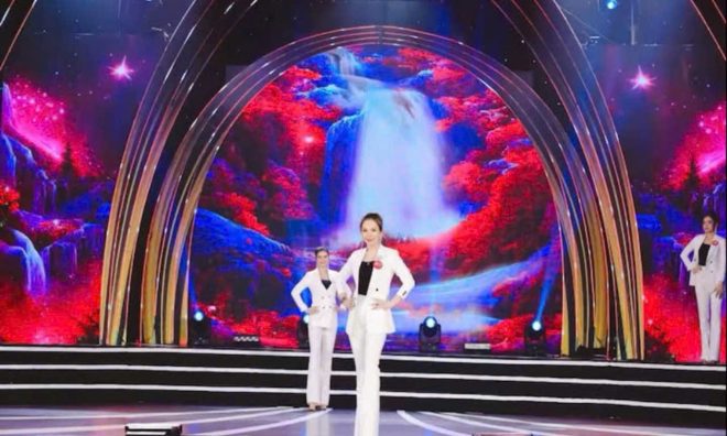 Nữ Hoàng Nhân Ái Lương Oanh xinh đẹp, bản lĩnh năng động tham gia nhiều hoạt động sau đăng quang