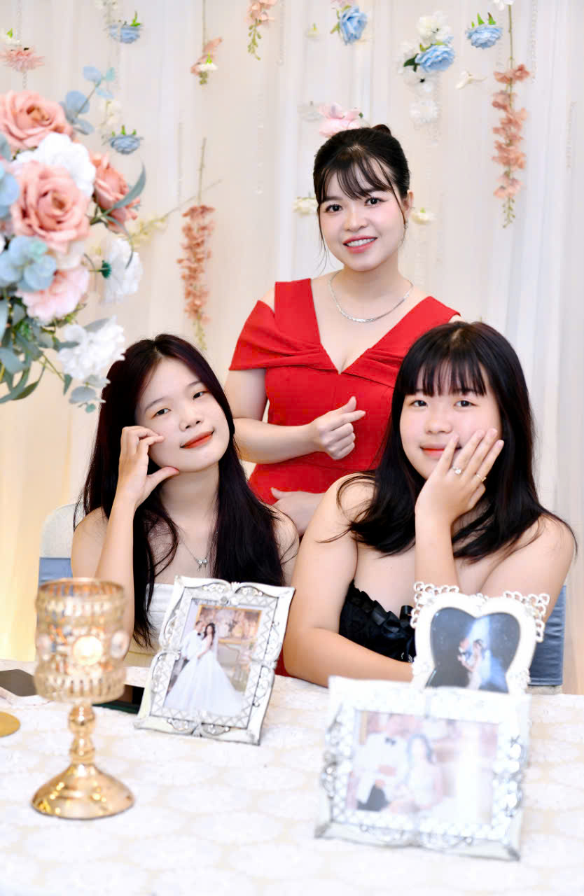 Á Hậu Thanh Tâm và Doanh nhân Trần Văn Kiểm hạnh phúc tại buổi tiệc thành hôn 7 z5988977606892 c22a9ae7348316d767f004751f185faa
