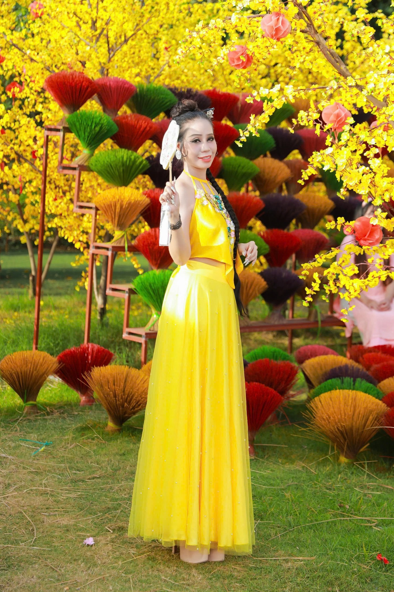Hoa hậu Sắc đẹp Hoàn vũ Thanh Hằng diện yếm thắm hóa nàng Xuân rực rỡ 7 471563277 28081961104783759 3718659747827755241 n