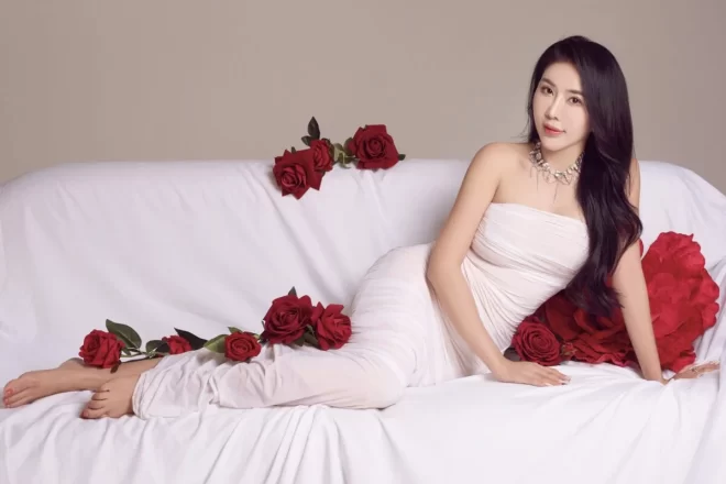 Hoa hậu Trịnh Thanh Hồng gửi thông điệp mừng năm mới qua bộ ảnh cực phẩm