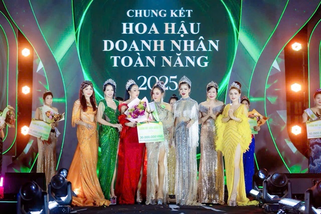 Á HẬU 1 HOA HẬU DOANH NHÂN TOÀN NĂNG 2025 THUỘC VỀ DOANH NHÂN TRỊNH THỊ HOA SBD 178 6 z6526053076402 f4994b1a17934d19237e330482c3e12d