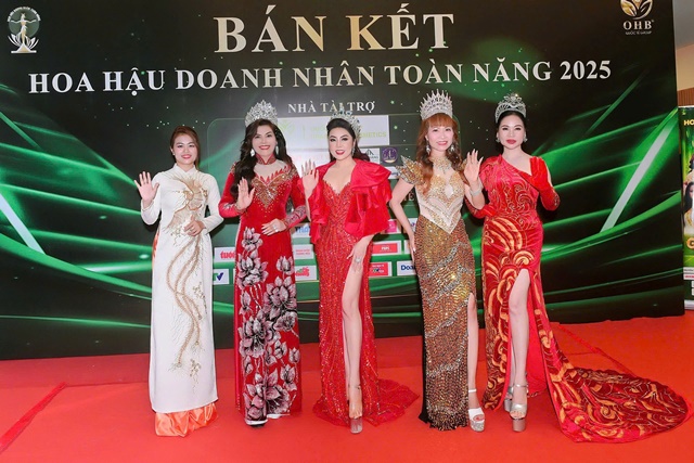 Á hậu Trương Mỹ rạng rỡ trên ghế nóng, đồng hành cùng đêm Chung kết Hoa hậu Doanh nhân Toàn năng 2025 tại Ninh Thuận 2 z6535620798799 9b339bef864ca22ee4e1bf486333ee77