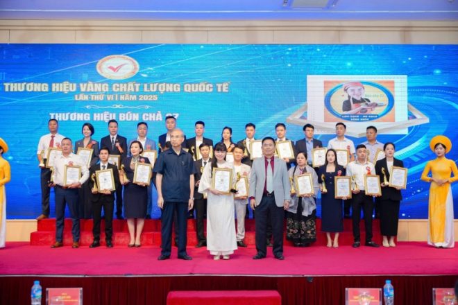 Top 10 Thương Hiệu Vàng Chất Lượng Quốc tế 2025 vinh danh Bún Chả 27