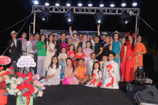 Đêm hội nhan sắc hội tụ đỉnh cao tại Birthday Party của Hoa hậu Nguyễn Thị Kim Phượng