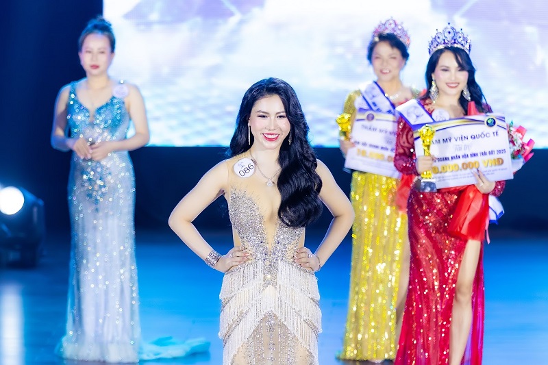 Hồ Thanh Tuyền Người đẹp đến từ Tiền Giang đăng quang Hoa Hậu Doanh Nhân Hòa Bình Trái Đất 2025 3 NVT 1424