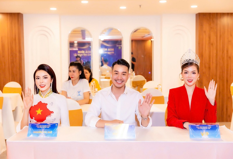 Thí sinh Hoa hậu Doanh nhân Hòa Bình Trái Đất 2025 chính thức nhập cuộc – lan tỏa năng lượng tích cực và kết nối yêu thương 2 z6826209262793 a944db05d712ff2461ca8833547bb5fb