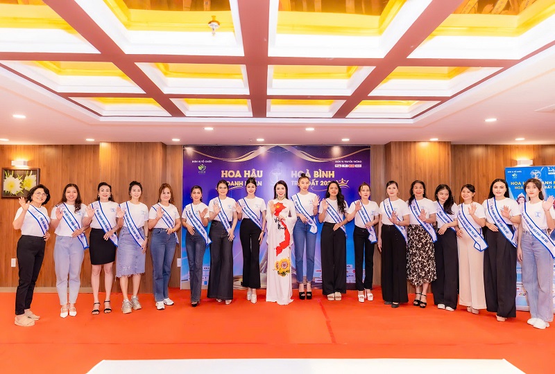 Thí sinh Hoa hậu Doanh nhân Hòa Bình Trái Đất 2025 chính thức nhập cuộc – lan tỏa năng lượng tích cực và kết nối yêu thương 4 z6826209275390 0ec8cdc054cadf2a85633b6effcdba06