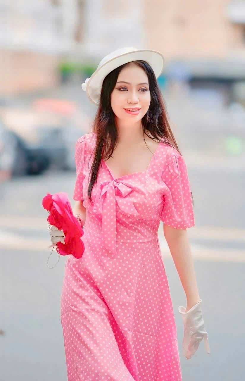 Hoa hậu Sắc đẹp Hoàn Vũ Thanh Hằng dịu dàng, thanh lịch với họa tiết chấm bi 3 z6844896823108 995906ac0462447715debe6487c35373