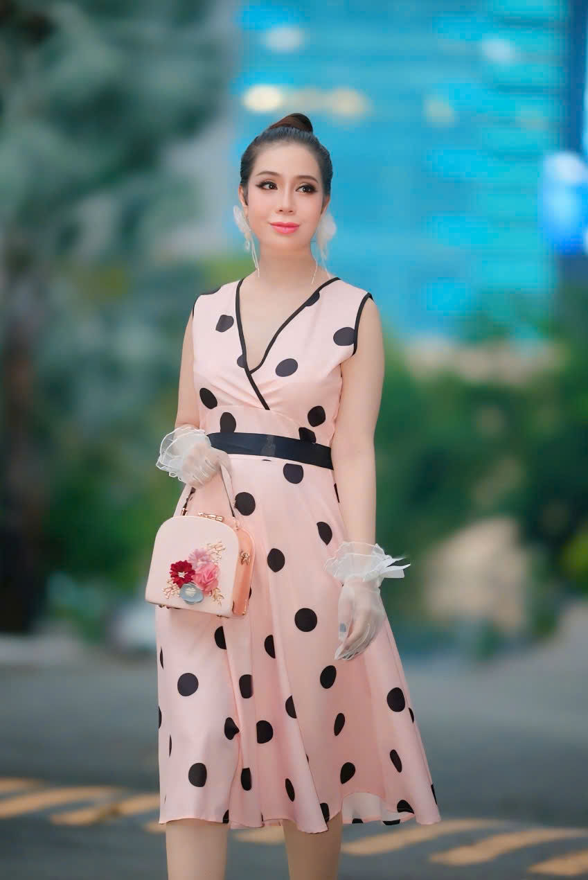 Hoa hậu Sắc đẹp Hoàn Vũ Thanh Hằng dịu dàng, thanh lịch với họa tiết chấm bi 7 z6844896829299 c8804dd212f97dca56481981b9a80f28