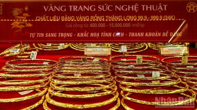 Giá vàng ngày 25/10: Trong nước tăng mạnh, ngược chiều thế giới