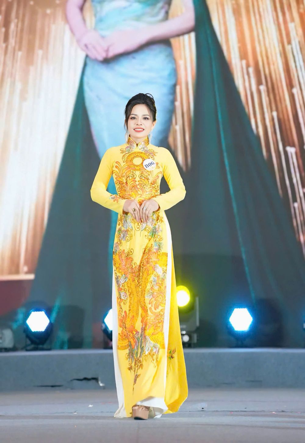 Nữ Doanh Nhân đến từ Nghệ An Đinh Thị Bích đạt danh hiệu Á hậu 3 – Hoa hậu Duyên dáng tài sắc 2025 5 z7116536004106 9ef4ca98392af4afaf8b66244bf93cf1