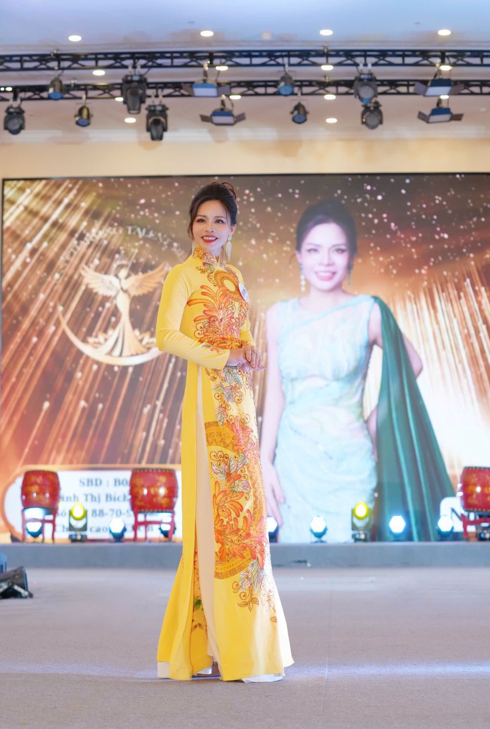 Nữ Doanh Nhân đến từ Nghệ An Đinh Thị Bích đạt danh hiệu Á hậu 3 – Hoa hậu Duyên dáng tài sắc 2025 3 z7116536009699 71e8e466dd40fa9796cd62eb5f133e1a