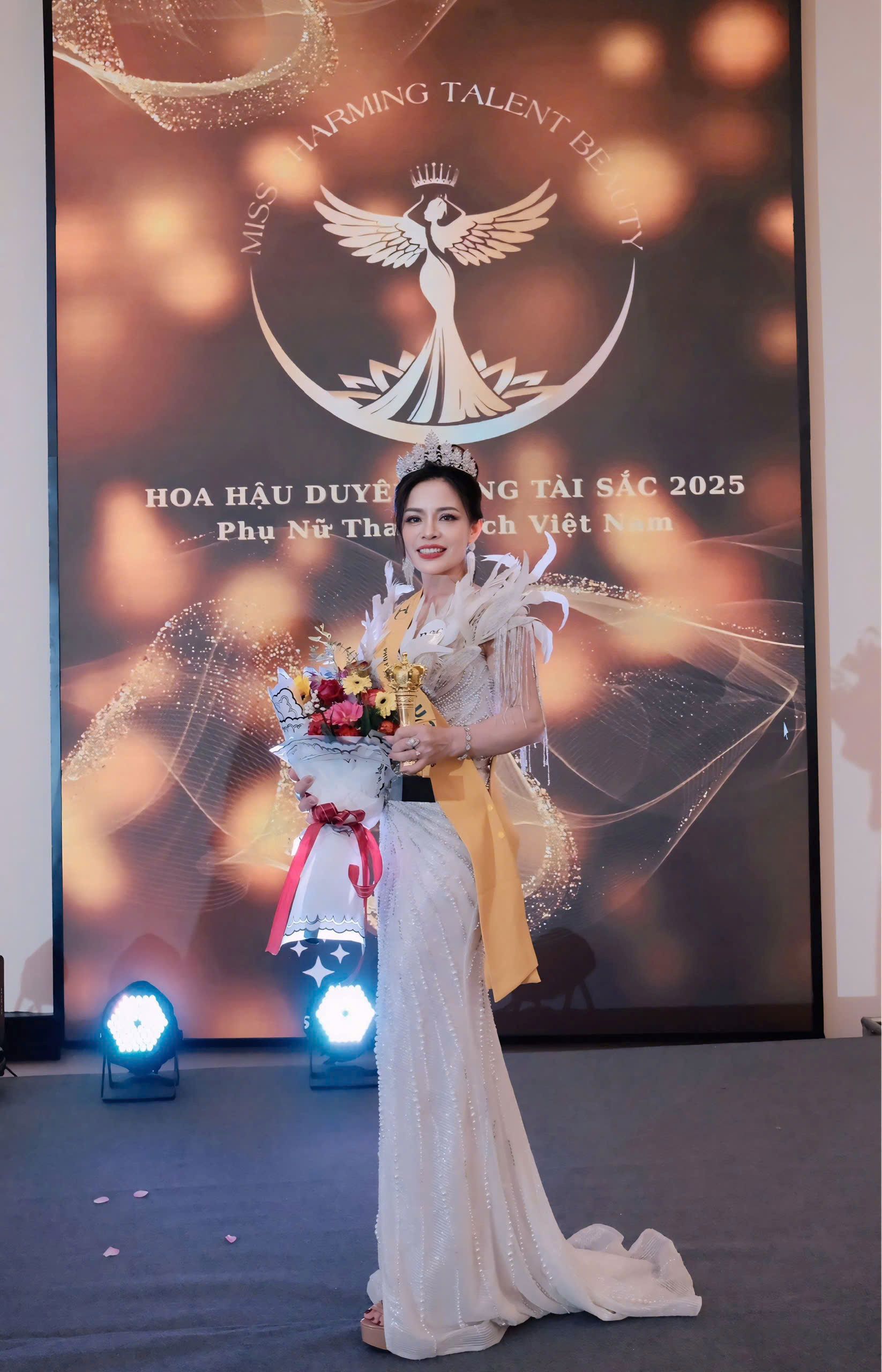 Nữ Doanh Nhân đến từ Nghệ An Đinh Thị Bích đạt danh hiệu Á hậu 3 – Hoa hậu Duyên dáng tài sắc 2025 4 z7116536023450 713548be1a4c3964a96f1547f2348080