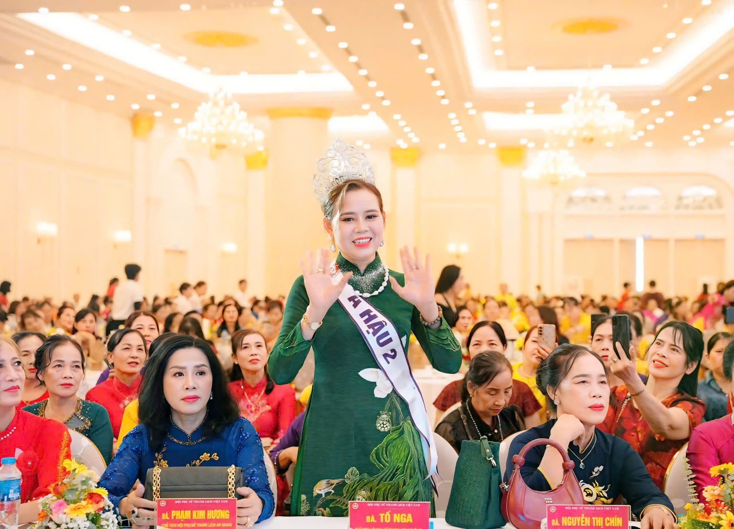 NGUYỄN THỊ TỐ NGA CHÂN DUNG NGƯỜI PHỤ NỮ XỨ NGHỆ "LAN TỎA YÊU THƯƠNG VÀ TRUYỀN CẢM HỨNG " 5 z7120473097469 667586428408e23e9b85a8edb23a0db1