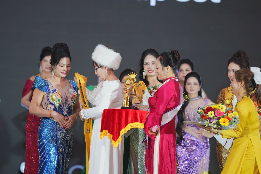 Người đẹp Nhân Ái – Hoàng Thị Tới: Lan tỏa yêu thương bằng trái tim thiện lành 5 z7125942089321 8c430da474c58731a4c5e415a6d4e9fc