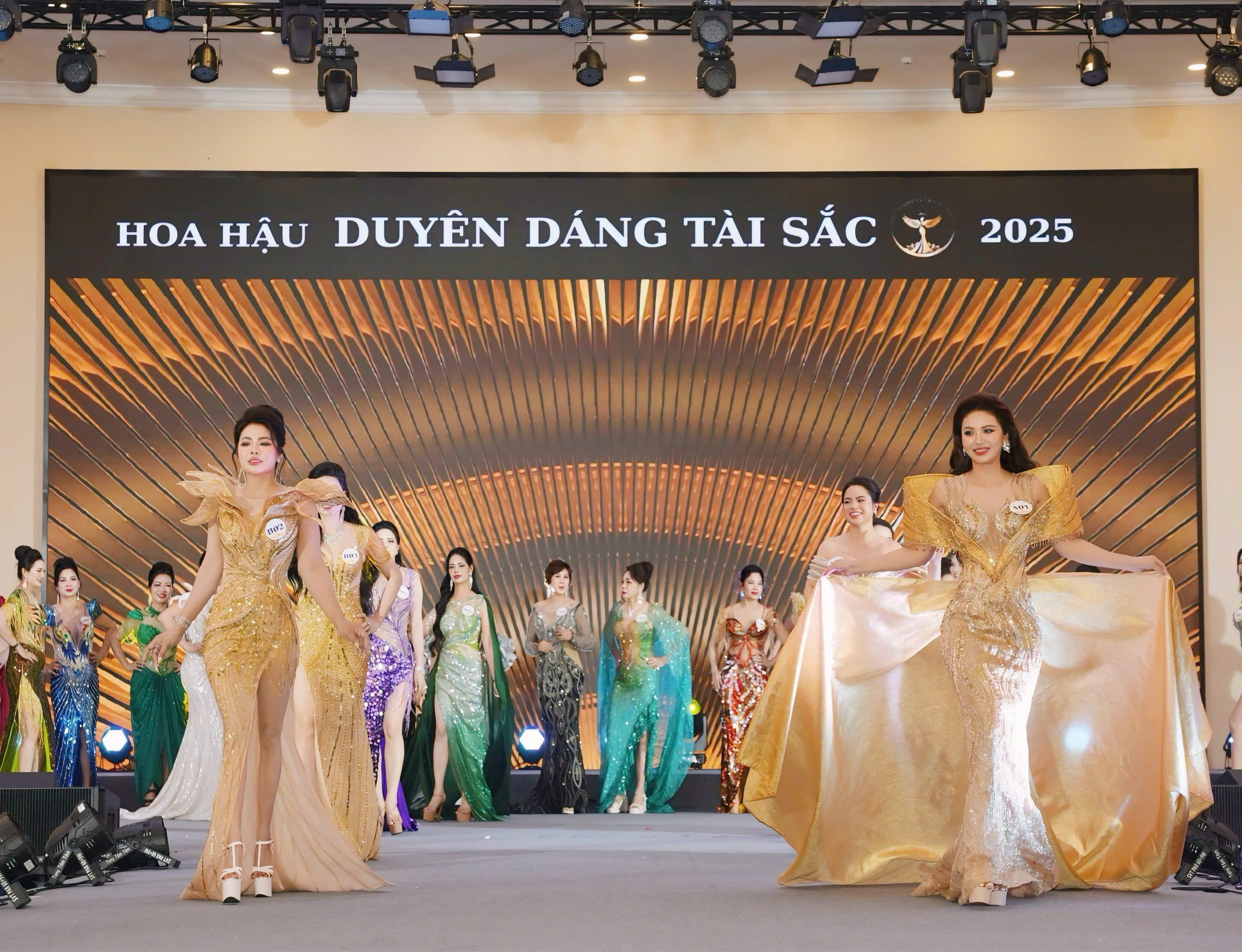 Á Hậu 1 Phan Thị Thúy : "Thành công không chỉ được đo bằng vị trí ta đạt được, mà bằng những giá trị tốt đẹp ta để lại trong lòng người khác" 6 z7126836694273 29d252a6cae5beb8f6e614d47a90cb5b