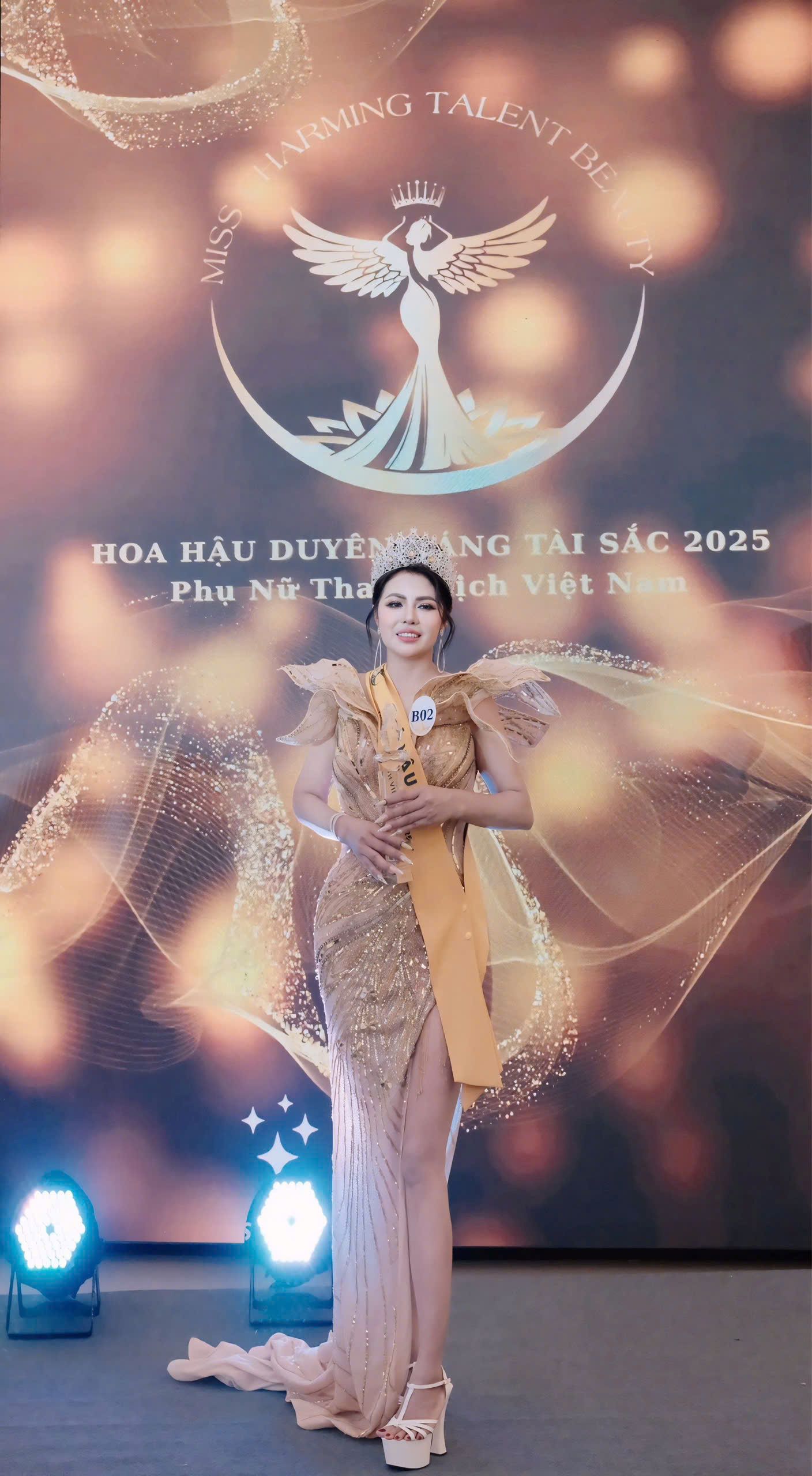 Á Hậu 1 Phan Thị Thúy : "Thành công không chỉ được đo bằng vị trí ta đạt được, mà bằng những giá trị tốt đẹp ta để lại trong lòng người khác" 5 z7126843179916 d04640e8baa4dcb5f6d2296713d8fbd6