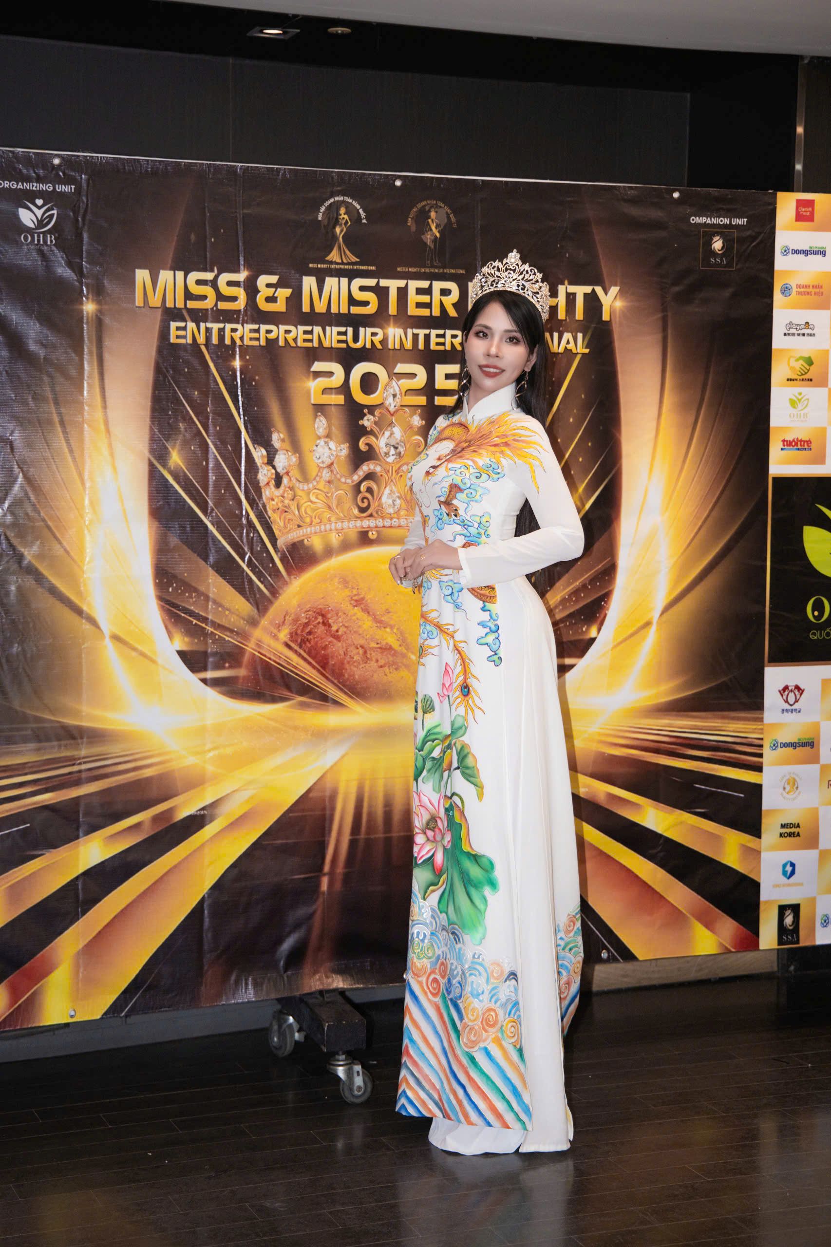 Hoa hậu Shin Shu Yeon liên tục đảm nhận vai trò giám khảo tại các cuộc thi Hoa hậu 7 z7198758659359 8b8da9cfe4c9a831922a28e29ab1317e