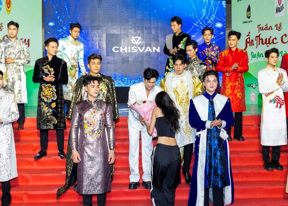 Dương Thanh Tiến: Hành trình từ chàng trai rụt rè đến người dẫn chương trình truyền cảm hứng 7 Anh20