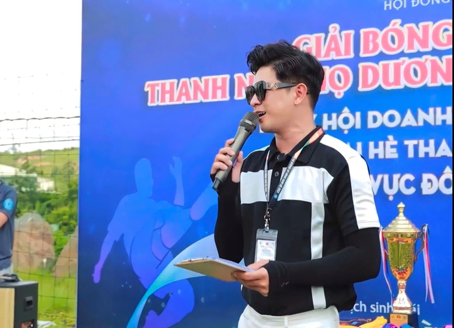 Dương Thanh Tiến: Hành trình từ chàng trai rụt rè đến người dẫn chương trình truyền cảm hứng 10 Anh23